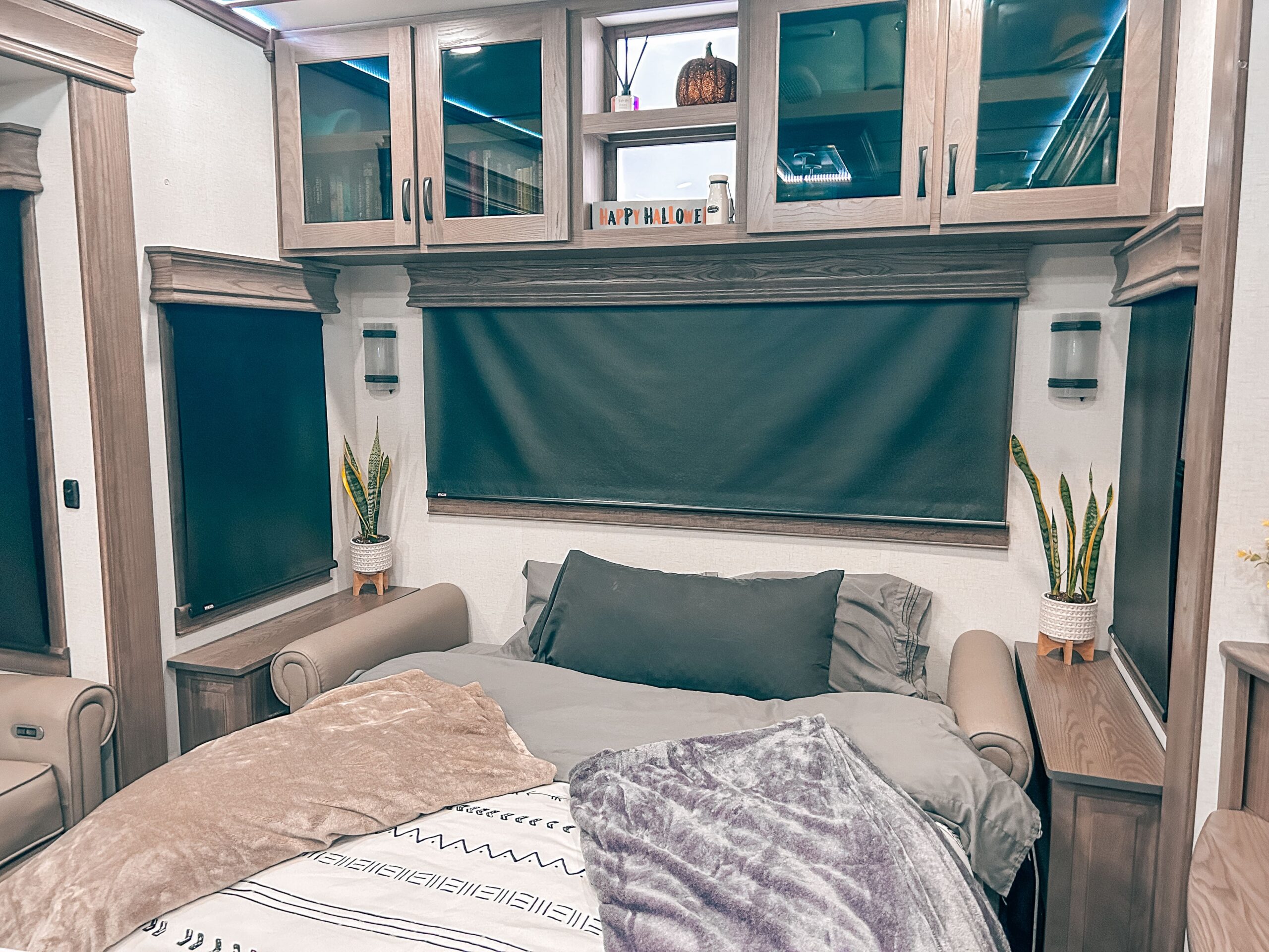 Pull out sofa in the Paradigm 310RL
